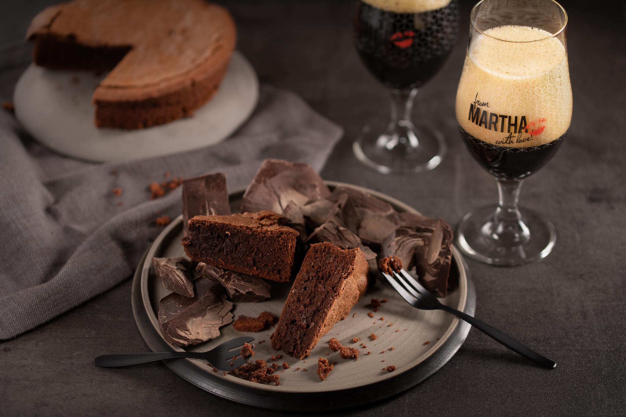 Martha Brown Eyes (strong dark) Een donker bier in quadrupel stijl met nagisting op de fles is geïnspireerd op de beste bieren van de Belgische Trappistenbrouwers